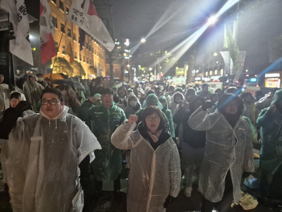 박옥주(앞줄 가운데) 민주노총충북지역본부장