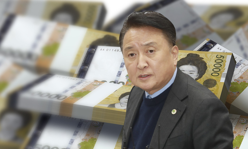 2023년 12월 31일 기준 부부합산 76억여원의 채무를 가지고 있는 김영환 지사가 대선을 한달 앞둔 시점에 30억원을 거액을 빌린 이유와 사용처에 대한 궁금증이 커지고 있다.