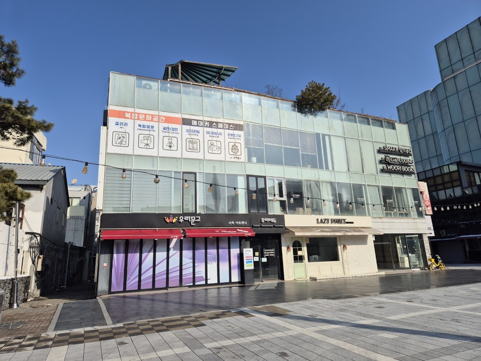 지난 해 11월 충청북도(도지사 김영환) 산하기관인 충북인재평생교육진흥원(이하 충북도인평원)은 94억6000만원을 주고 청주시 성안동 소재 건물과 인근 주차장 부지를 매입했다. (사진=김남균 기자)