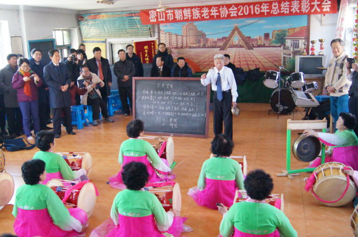 중국 헤이룽장성 미샨시 조선족 자치마을 해방신촌 노인회  공연 모습 (사진=김남균 기자)