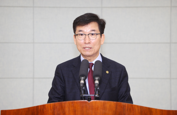 4일 진행된 충북교육청 월례회의에서 윤건영 교육감이 발언을 하고 있다.