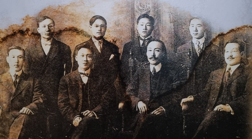 독립운동가 보재 이상설 선생(사진 앞쪽 왼쪽에서 세번째)