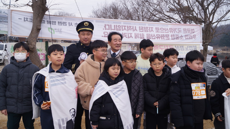 송기섭(더불어민주당) 진천군수가 “올바른 미래를 위해 역사 왜곡문제는 반드시 바로 잡아야 한다”고 밝혔다.