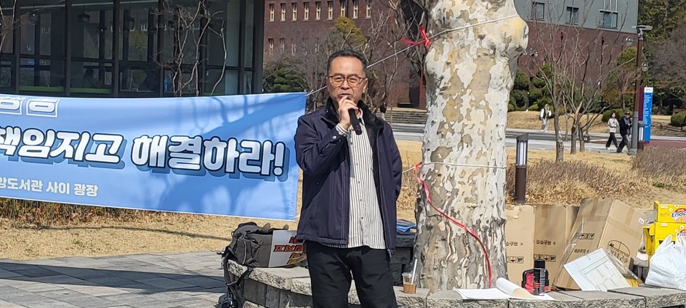 정치외교학교 박홍영 교수가 발언을 하고 있다.