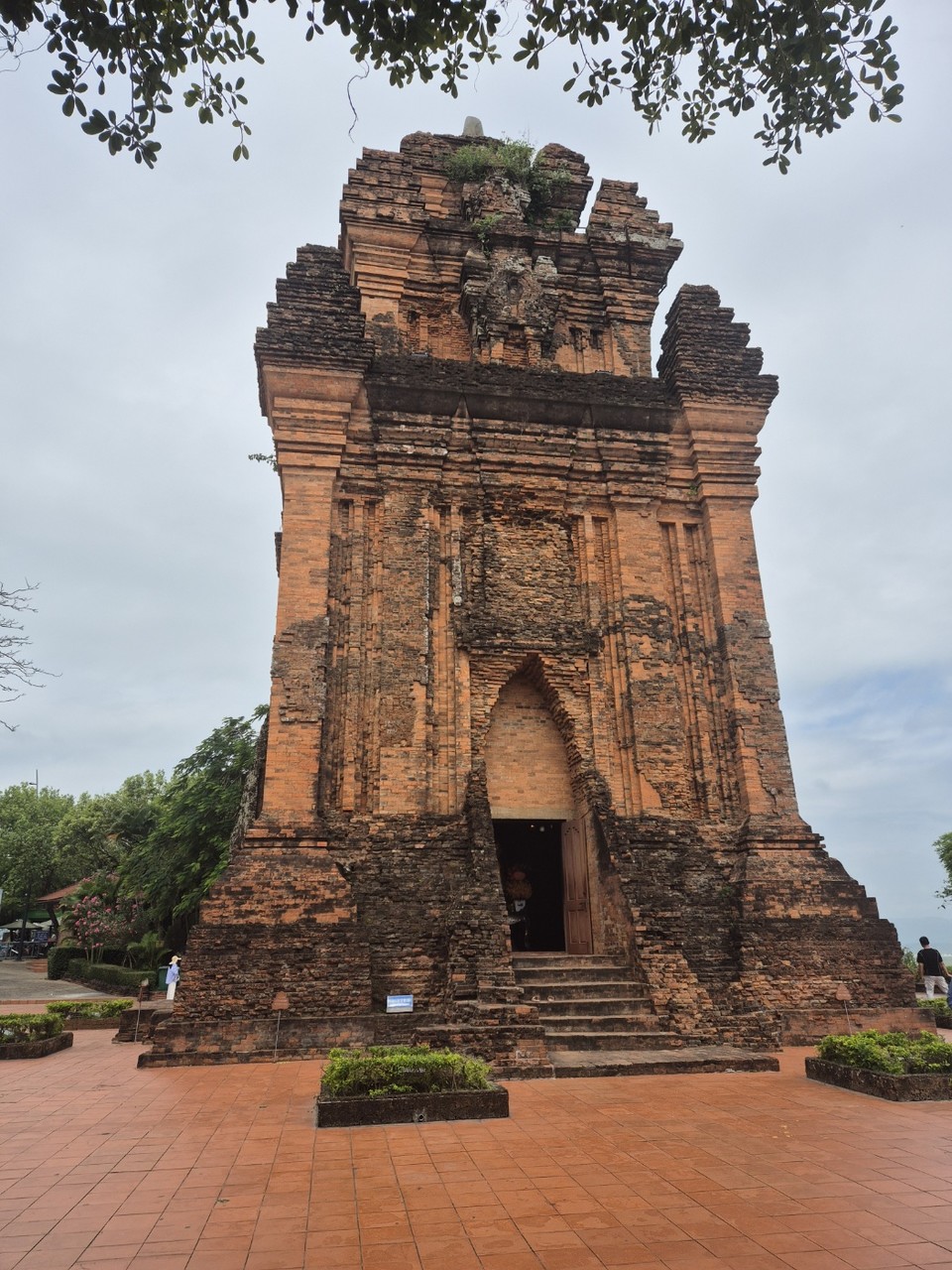 베트남 뚜이화시에 소재한 국가유적 냔탑 전경 (사진=김남균 기자)