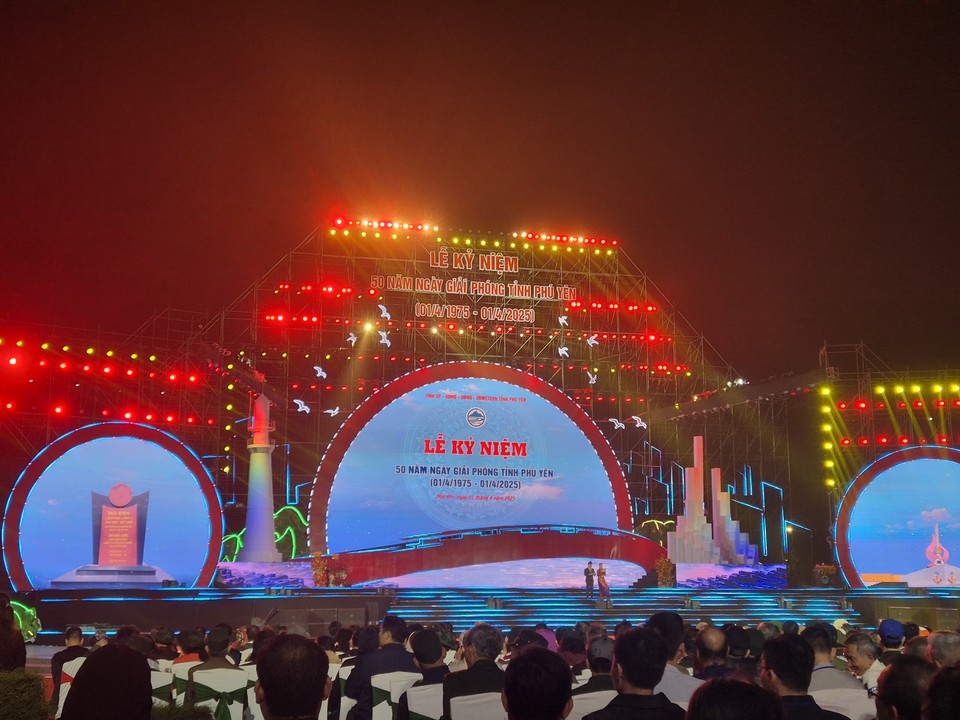 푸옌성 해방 50주년 기념행사장 무대 전경 (사진=김남균 기자)