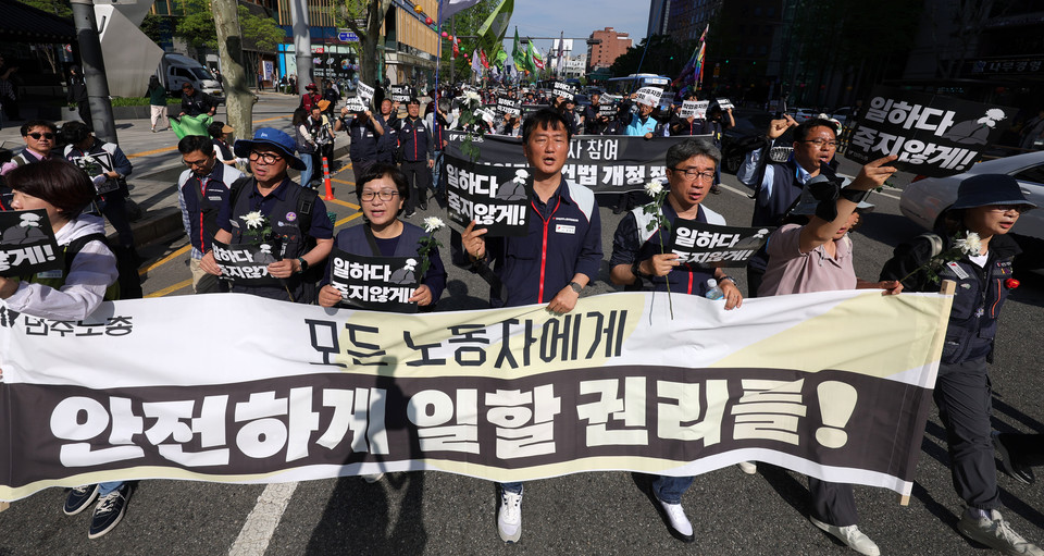 행진하고 있는 노동자들. 사진=뉴시스.