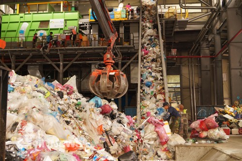 대규모 화력발전소와 소각장이 밀집해 있는 충남과 충북지역이 생활폐기물을 재활용하지 않고 소각하는 비율이 제일 높은 것으로 나타났다.