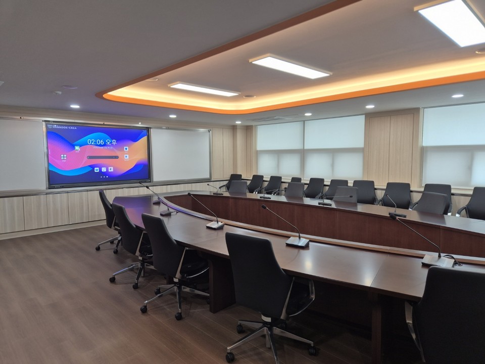 충북도립대가 지난 해 10월 설계를 시작해 올해 조성을 완료한 미래관 소회의실 전경(사진=김남균 기자)