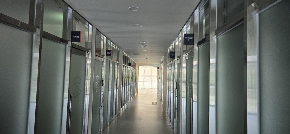 충북도립대는 올해 비리혐의로 고발된 보직교수 4인에 대해 별도의 연구실을 마련해 줬다. 이 공간은 학생들의 학습실로 이용되던 공간이다.