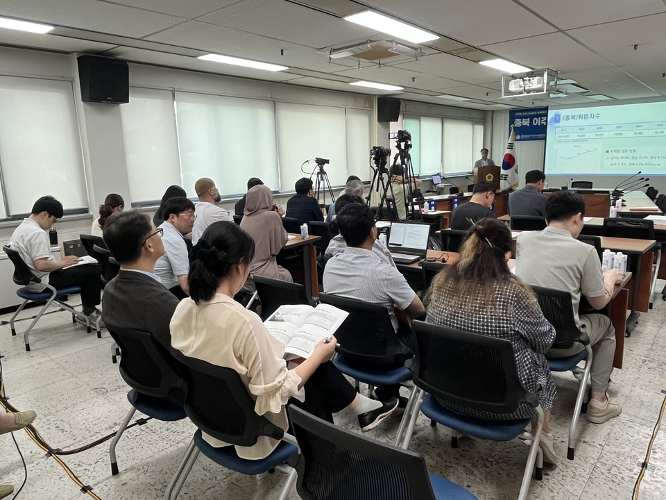 2일 충청북도지속가능발전협의회(이하 충북지속협)가 ‘충북 이주노동자의 안전·재난 교육 활성화 방안’을 주제로 포럼을 개최했다. (사진제공=충북지속협)