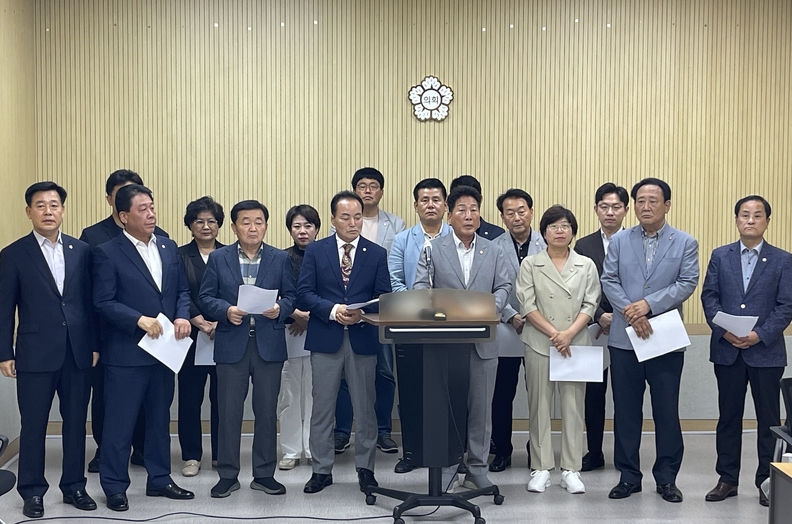 지난 2일 국민의힘 소속 청주시의원 22명은 기자회견을 열고 "정부로부터 지급 받는 민생지원금 전액을 청주지역 내 취약계층을 위해 기부하겠다"고 밝혔다.