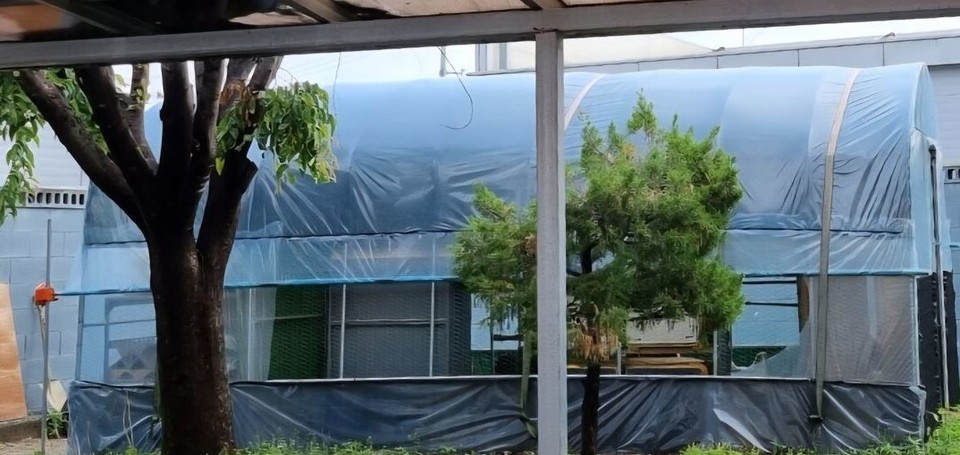 보은소방서에 설치됐던 닭장 모습. 지난 5월 19일 철거됐다.