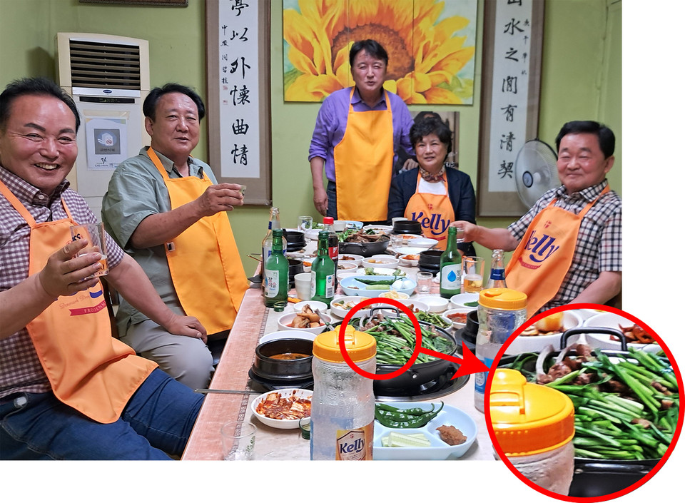 지난 12일 김영환 충북지사와 김현기 청주시의장과 시의원 3명은 청주시 비하동 소재 모  염소와 개고기 요리 전문점에서 술자리 회동을 가졌다.  김현기 청주시의장은 1인분에 3만7000원짜리 염소수육을 먹었다고 밝혔다. 하지만  이완복 의원이 공개한 사진을 확대해 살펴본 결과, 3만7000원짜리 염소수육에는 제공되지 않는 염소갈비가 포함된 것으로 나타났다. 염소갈비가 포함된 수육의 경우 이 식당에선 35만원에 판매하는 것으로 나타났다. 