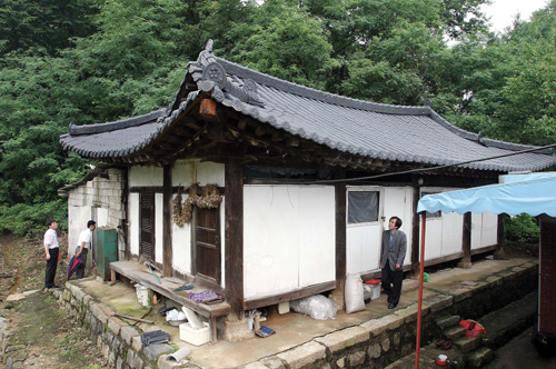 민영휘가 옛 청주목 관아 건축자재를 가져다 건축한 개인 집무실 중 일부