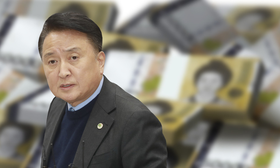 기업인으로부터 ‘금전 수수의혹’을 받고 있는 김영환(국민의힘) 충북도지사의 ‘돈봉투 수수의혹’을 수사하는 경찰이 충북도청을 전격 압수수색했다.