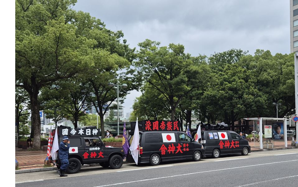 일본 극우 단체 소속 회웓들이 지난 6월 차량 시위를 벌이고 있는 장면 (사진=김남균 기자)