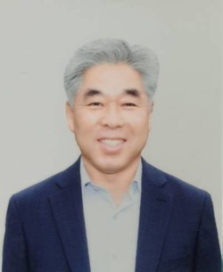 천범산 현 세종시 부교육감.