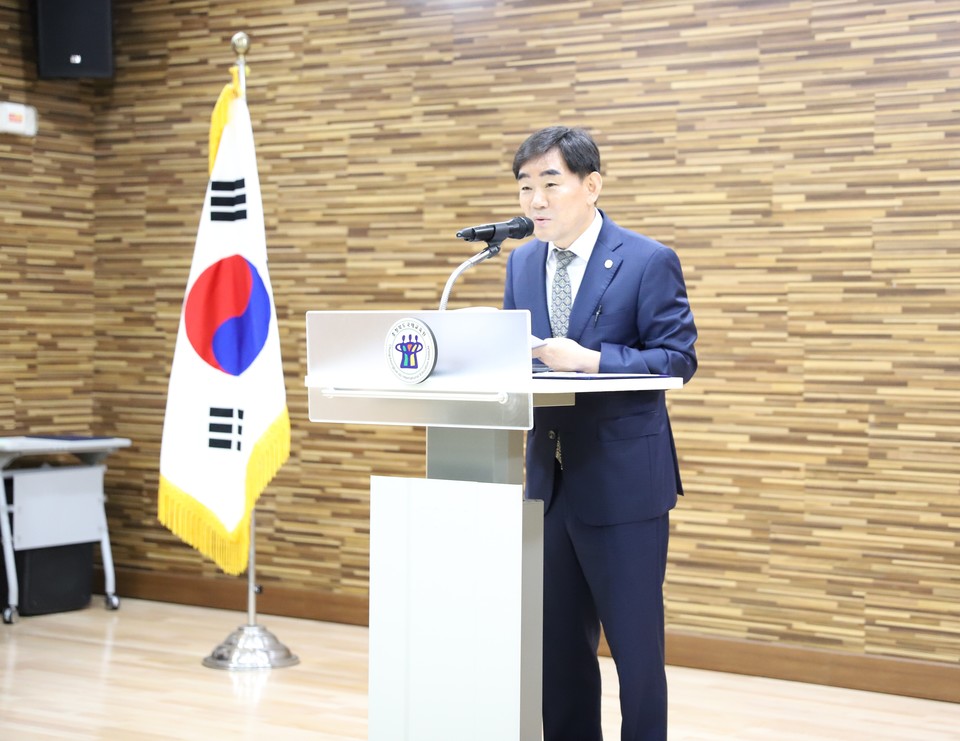 서강석 충북국제교육원 원장이 취임식에서 발언을 하고 있다.(충북교육청 제공)