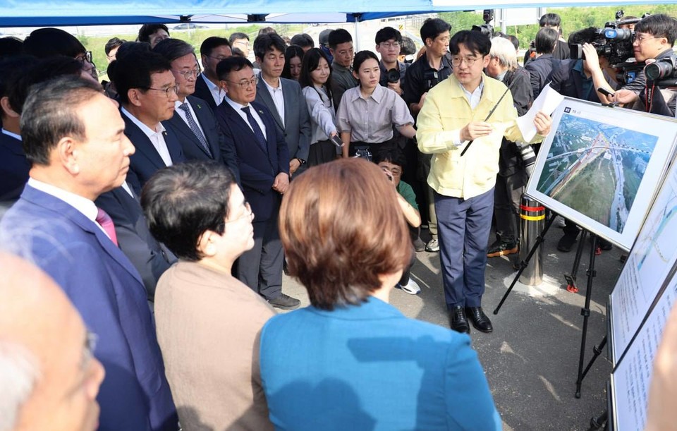 15일 오전 국회 행안위가 오송 참사 현장을 찾아가 국정조사를 진행했다.
