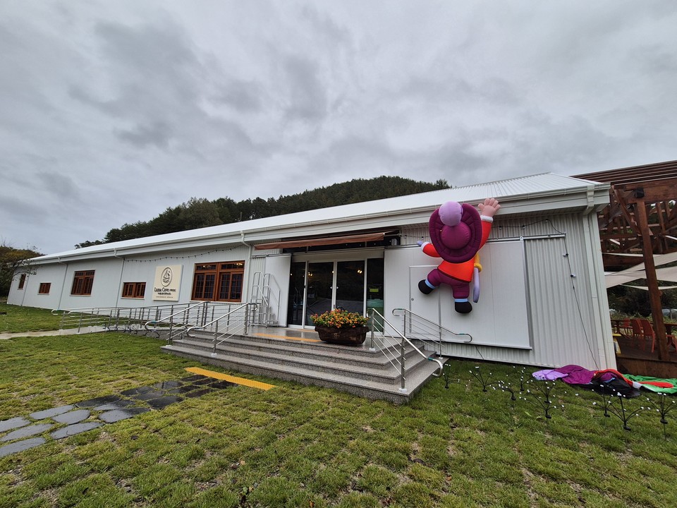 괴산군과 충북도가 23억여원을 들여 개장한 괴산군 청천면 키즈카페 모습(사진 김남균 기자)