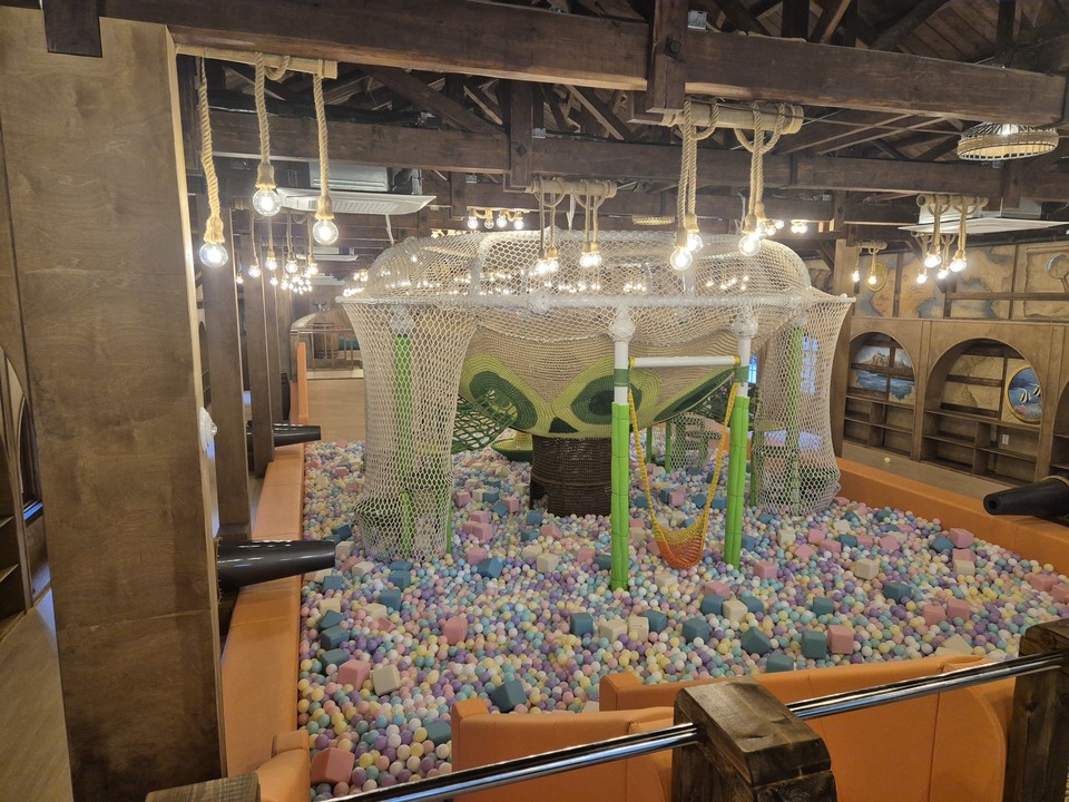 괴산군 청면 키즈카페 내부에 조성된 '볼풀' 놀이장 (사진=김남균 기자)