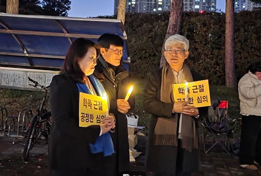 이날 학교폭력 근절 집회에는 박진희 충북도의원(왼쪽), 이장섭 전 국회의원(가운데), 김성근 전 충청북도부교육감(오른쪽)도 참석했다.